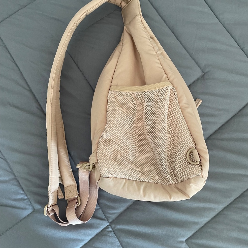 SOLD-Wilo the Label sling bag - Picture 4 of 7